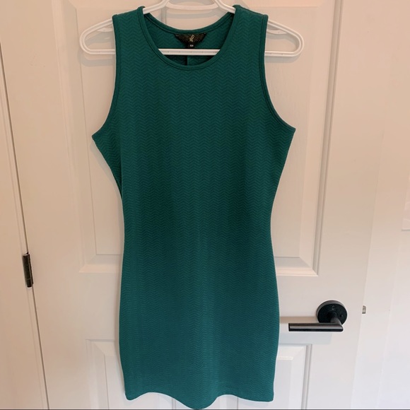 Green dress - Picture 1 of 4